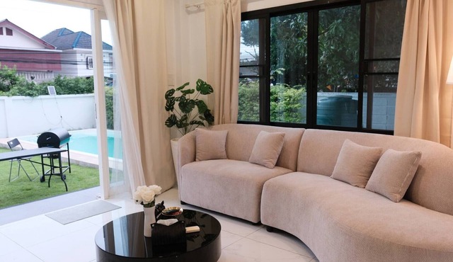 Modern Private Pool Villa in Sukhumvit