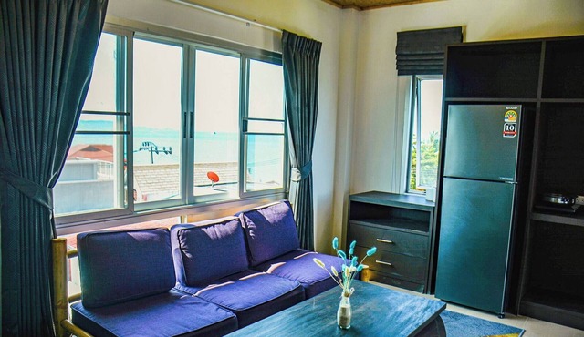 Modern Rustic Seaview 1 bedroom Retreat with Free Coworking