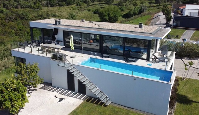 Modern spacious villa (8p) with breathtaking views and swimming pool