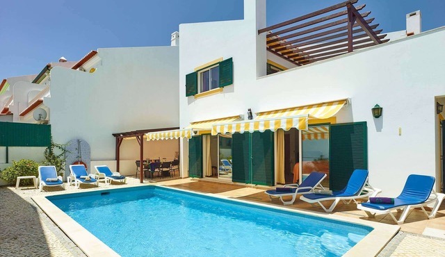 Modern & Spacious Villa, A/C, Private Pool, Roof/Sun Terrace - 15mins walk to Restaurants & Beach!