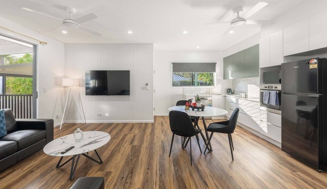 Modern Townsville Apartment Near CBD