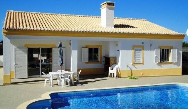 Modern villa, quiet, private pool, close to the sea, in a nature reserve, 6 beds