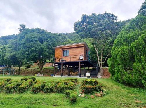 Mountain Front Hut For 2 Rare Birds, Bikes, nature