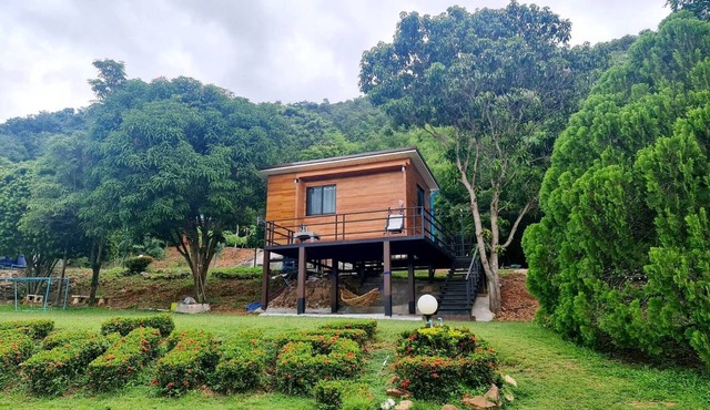Mountain Front Hut For 2 Rare Birds, Bikes, nature