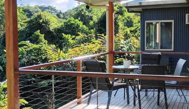 Mountain View Tropical Retreat - New Pet friendly getaway on the Cassowary Coast