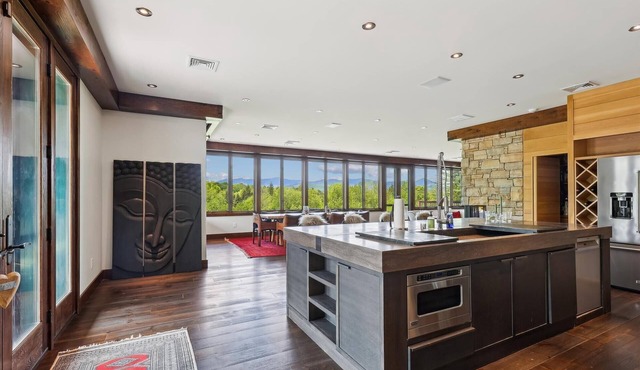 Mountain Zen: spacious 3 br, expansive decks with views, private swimming pond w/dock!