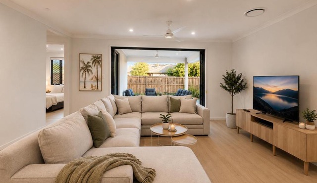 Murrumba Manor Elegant Family Escape