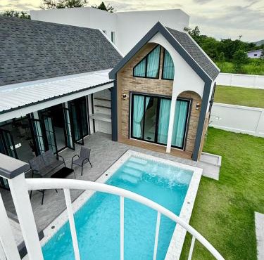 N&C Mountain Pool Villa Huahin