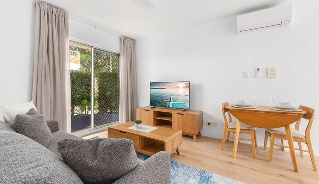 Narrabeen Nook - Easy Living between Beach & Lagoon