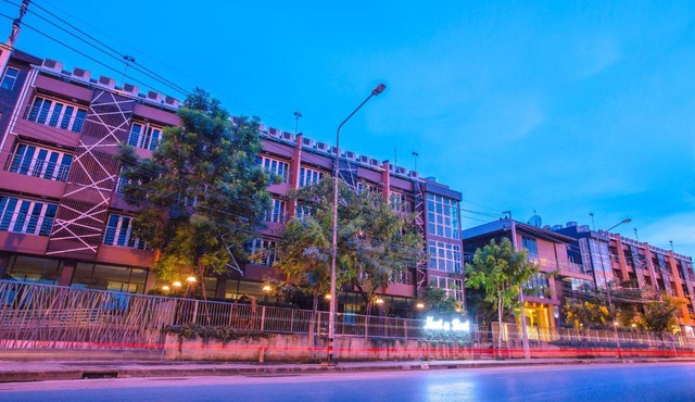 Nest n Rest Hotel