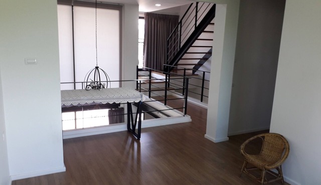 New loft modern home, the 3 storey 2 bedroom 3.5 bathroom with balcony & kitchen