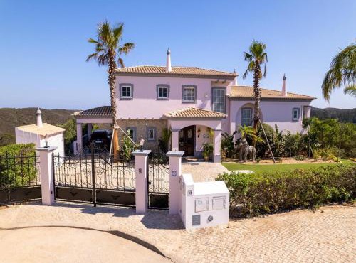 Nice Villa in Budens with pool