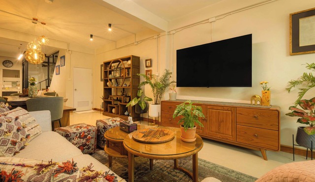 Oasis Thai Teak Home in Sathorn