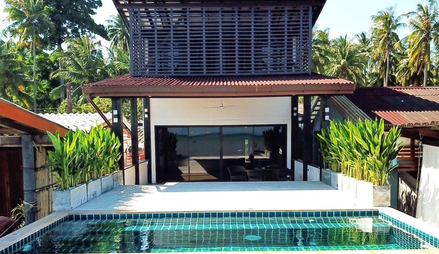 Ocean front villa with Private infinity pool & AC