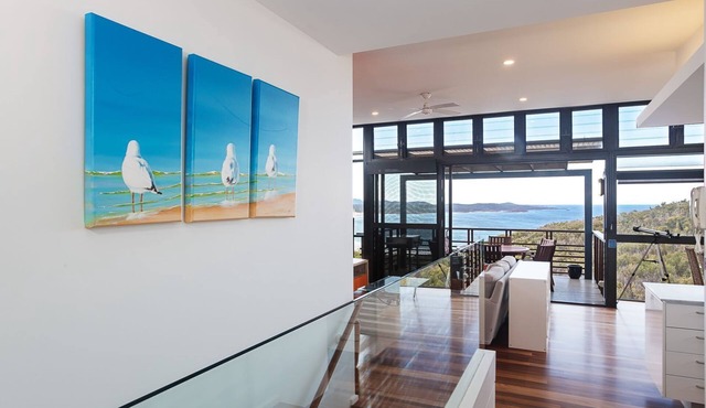 Ocean views, aircon, linen, wifi & foxtel