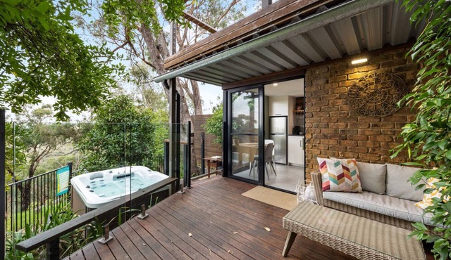 On The Deck Studio: Spa Hideaway in Scenic Belair