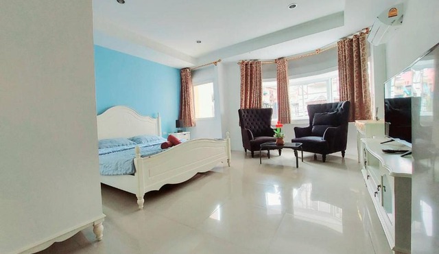 Orca Guest House and Bar