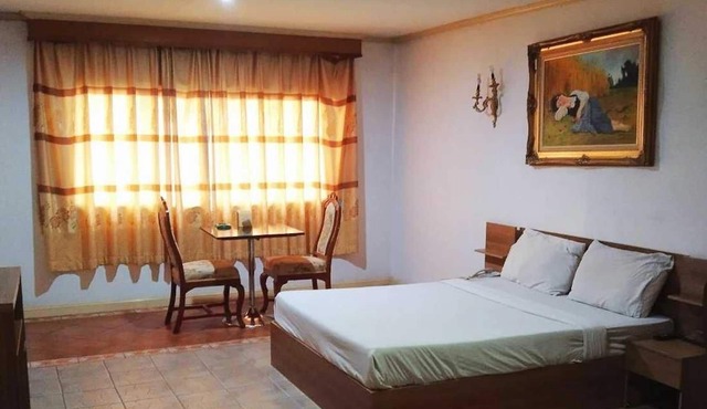 OYO 75466 13 Coins Bang Yai Hotel