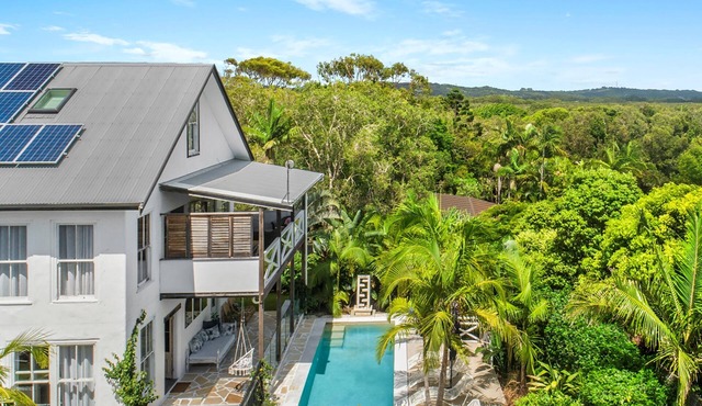 Pacifique Byron ~ European Style Luxury Villa Byron Bay