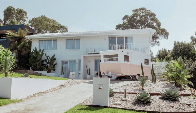 Palm Springs by the Beach, Glam, Pet-Friendly, 4 Bed Retreat incl HUGE studio.