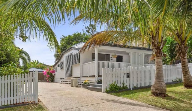 “Pandanus Cottage” This is one of the few places in the area with a pool.