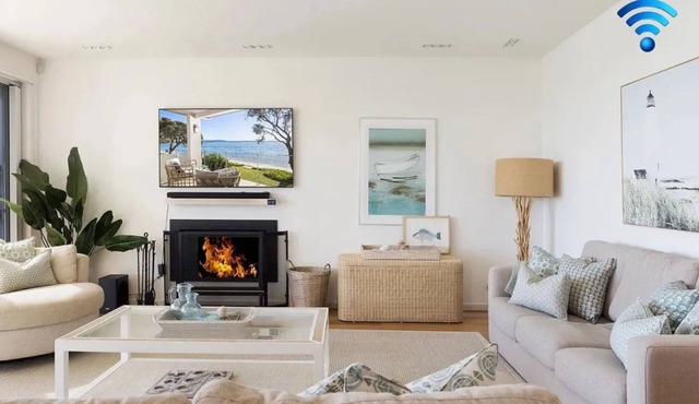 Paradiso Beach House - luxury waterfront property, private retreat, swimming pool, outdoor dining