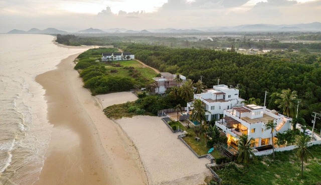 Peaceful Beachfront Pool Villa – Kui Buri