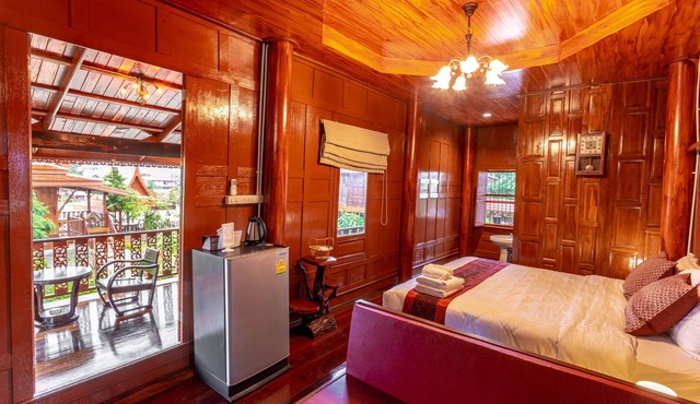 Peaceful Thai wood cabin