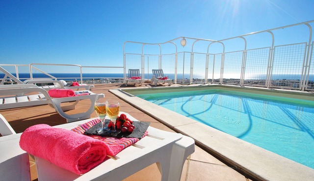 Penthouse w/Private Pool & Sea View