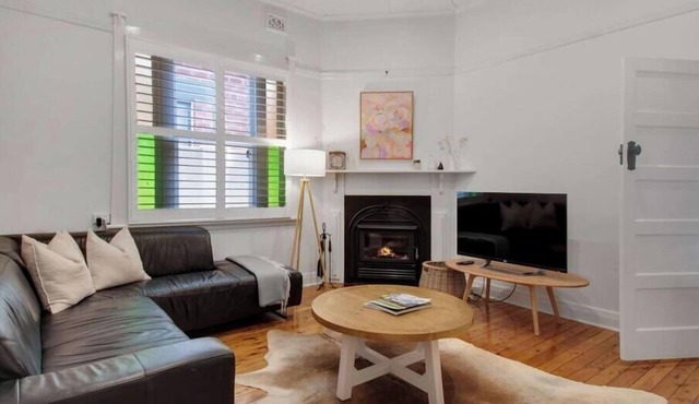 Peter Cottage - CBD Location, Bright & Homely