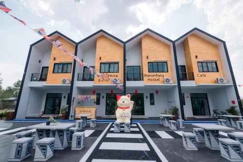 Phanomrung Hostel & Linn Chan Cafe พนมรุ้ง โฮส์เทล แอนด์ ลิณณ์จัง คาเฟ่