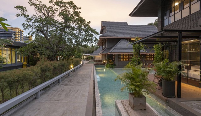 Phrip Phri Luxury Pool Villas