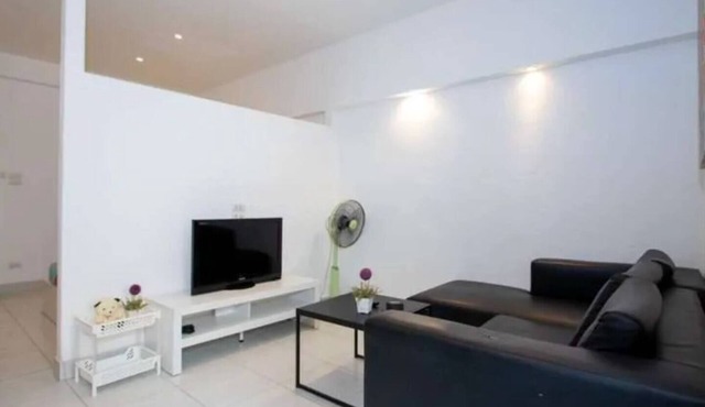 Pleasant Simple Vacation Studio Condo - AC - WiFi - Close to Chiang Mai centre