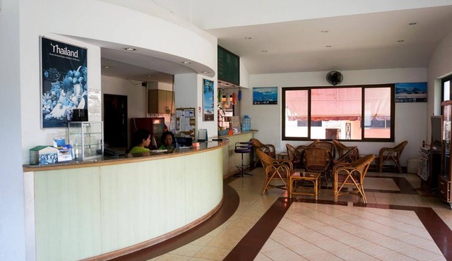 Plernpetch Hotel