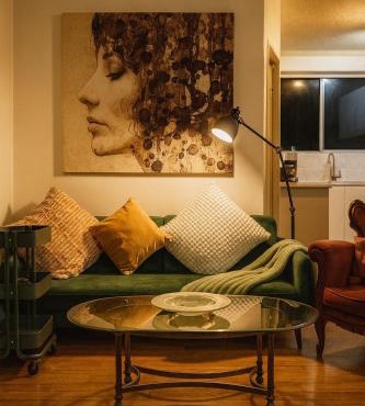 -Pls DO NOT BOOK - INVALID LISTING- The Grand Book Nook Retro Stay - Luxury King mattress with Flat TV - Private walk in book lounge & Study