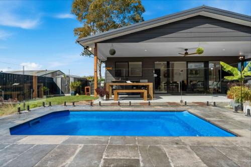 Pool Side Point Oasis by Book Jervis Bay - Plunge Pool