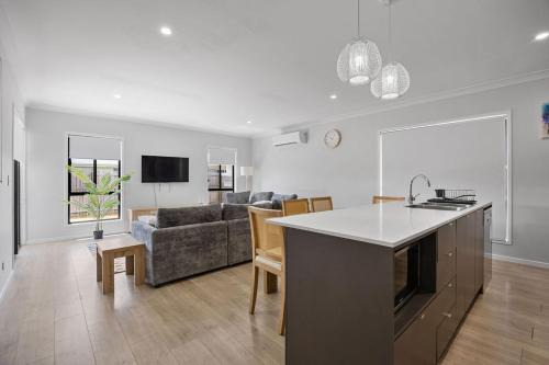 Premium Family Retreat in Logan Reserve
