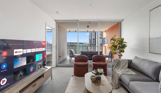 Premium Urban Stay – Rooftop Pool, City Vista