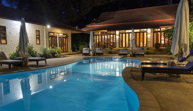 Pretty Beachfront 3BRM Villa with pool