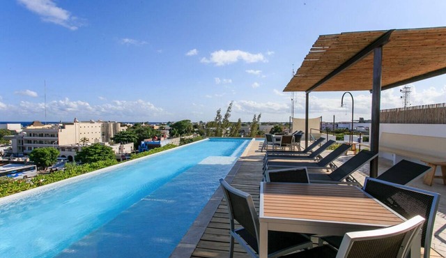 Prime Location PH w/Jacuzzi Roof top Pool close5th