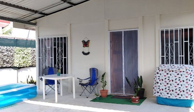 Private Beach House 200Mbps WiFi 5 min to Beach Quiet & Safe