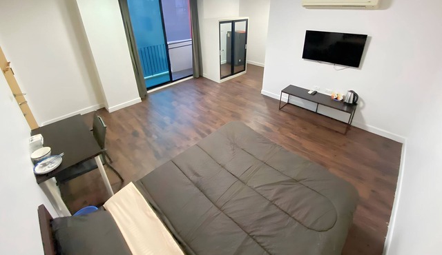 Private Room Queen Size bed Near BTS Walk 500 m From Asiatique the Riverfront!
