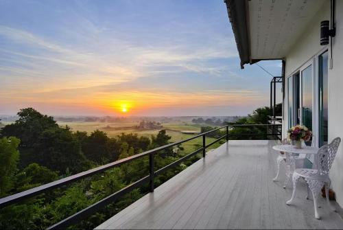Private Villa Sunrise & Rice Field Views