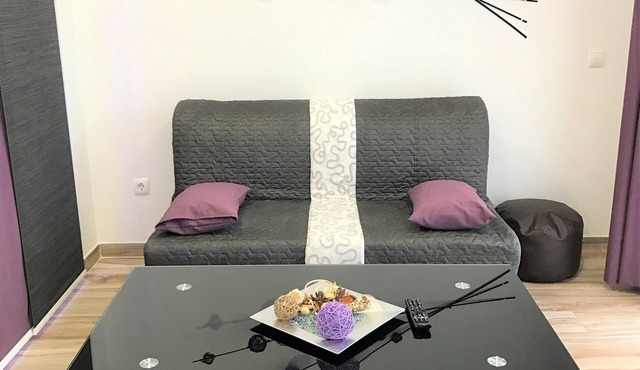 Purple Studio with shared patio, 200 meters, 3 min by foot Beach of Peniche