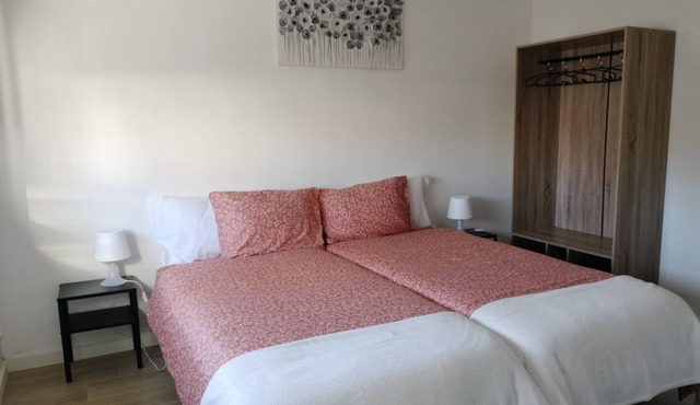 Quarto com Kitchenet junto ao Metro
