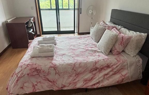 Quarto duplo com varanda no centro de Viseu