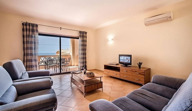 Rare Find! Comfortable 2BR with Kitchen, 3 Swimming Pools, Free Parking!