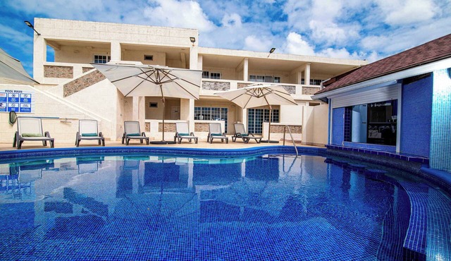 Relaxing Haven with Pool & Gourmet Dining