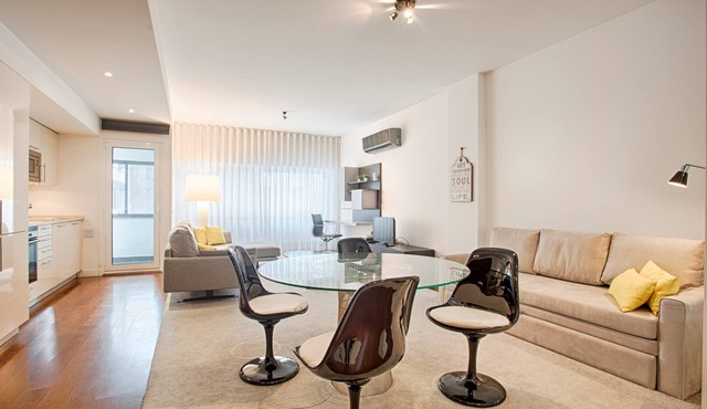 Ribeira 2 - Time Out Market - Brand new. A few steps from Mercado da Ribeira. Carefully decorated.