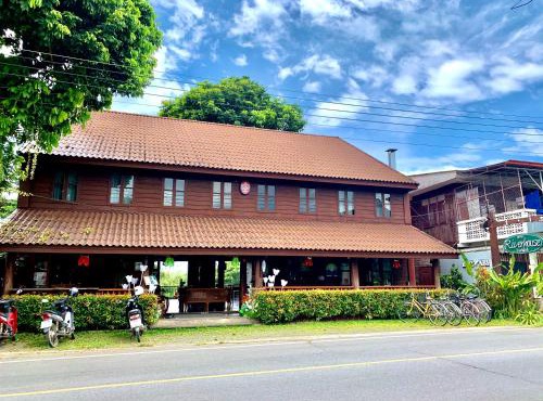 Riverhouse-The Teak House